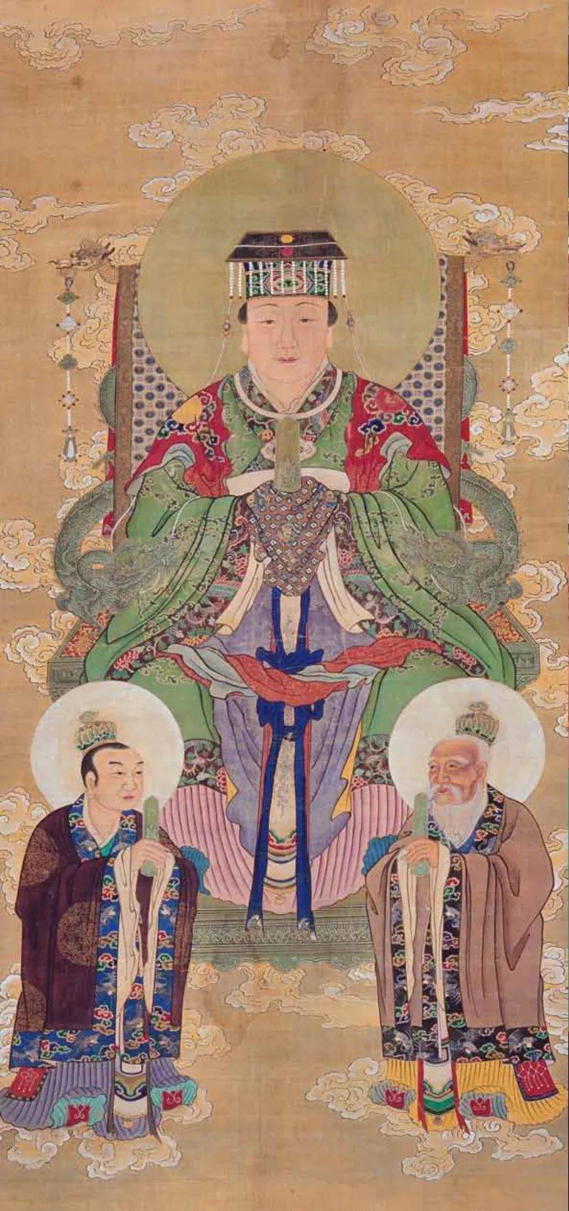 后土皇地祇神像,女神身着冠服端坐